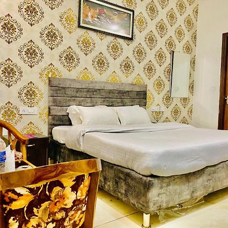 Hotel Hollywood - Family Hotel Zirakpur Kültér fotó