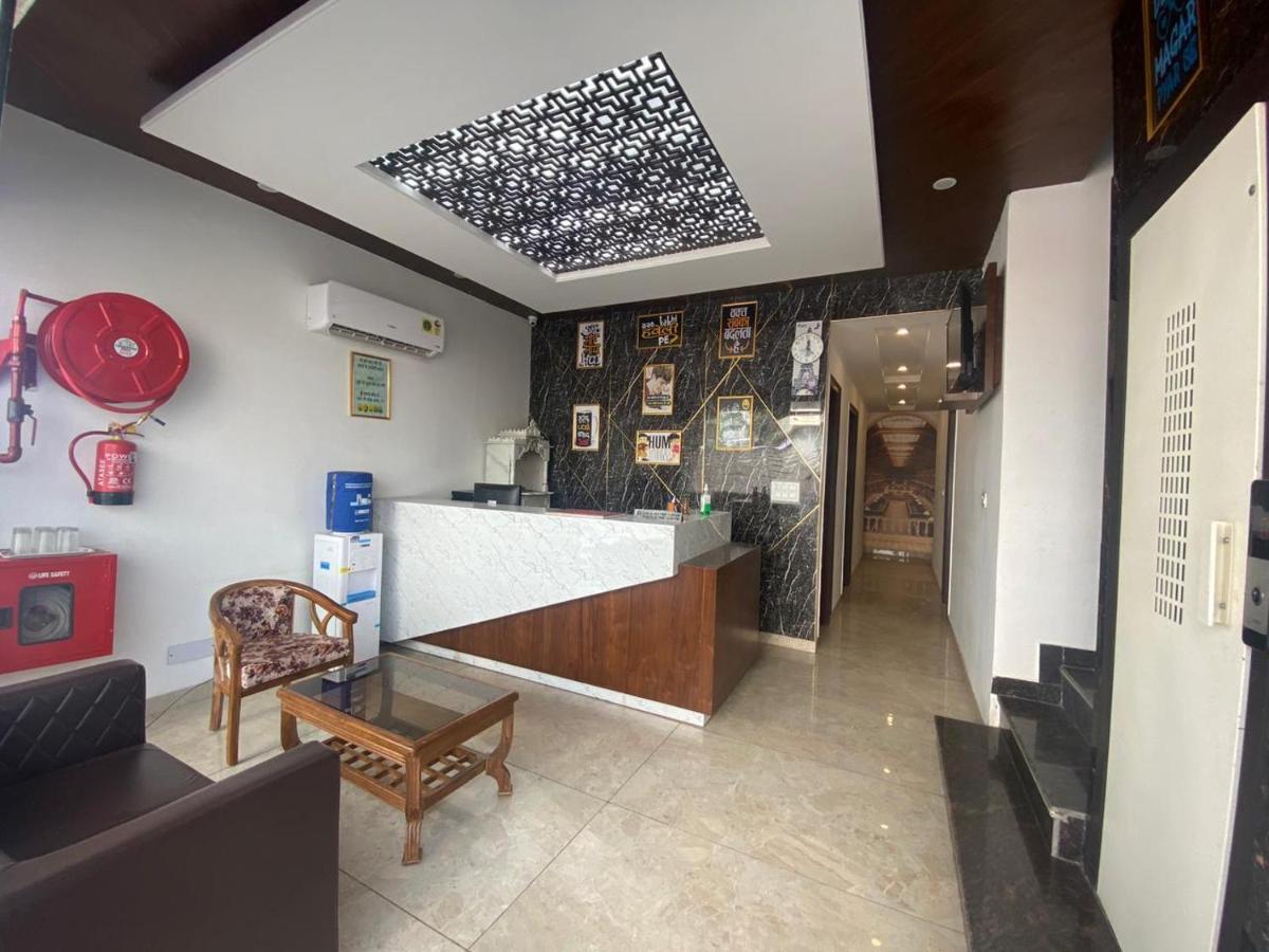 Hotel Hollywood - Family Hotel Zirakpur Kültér fotó