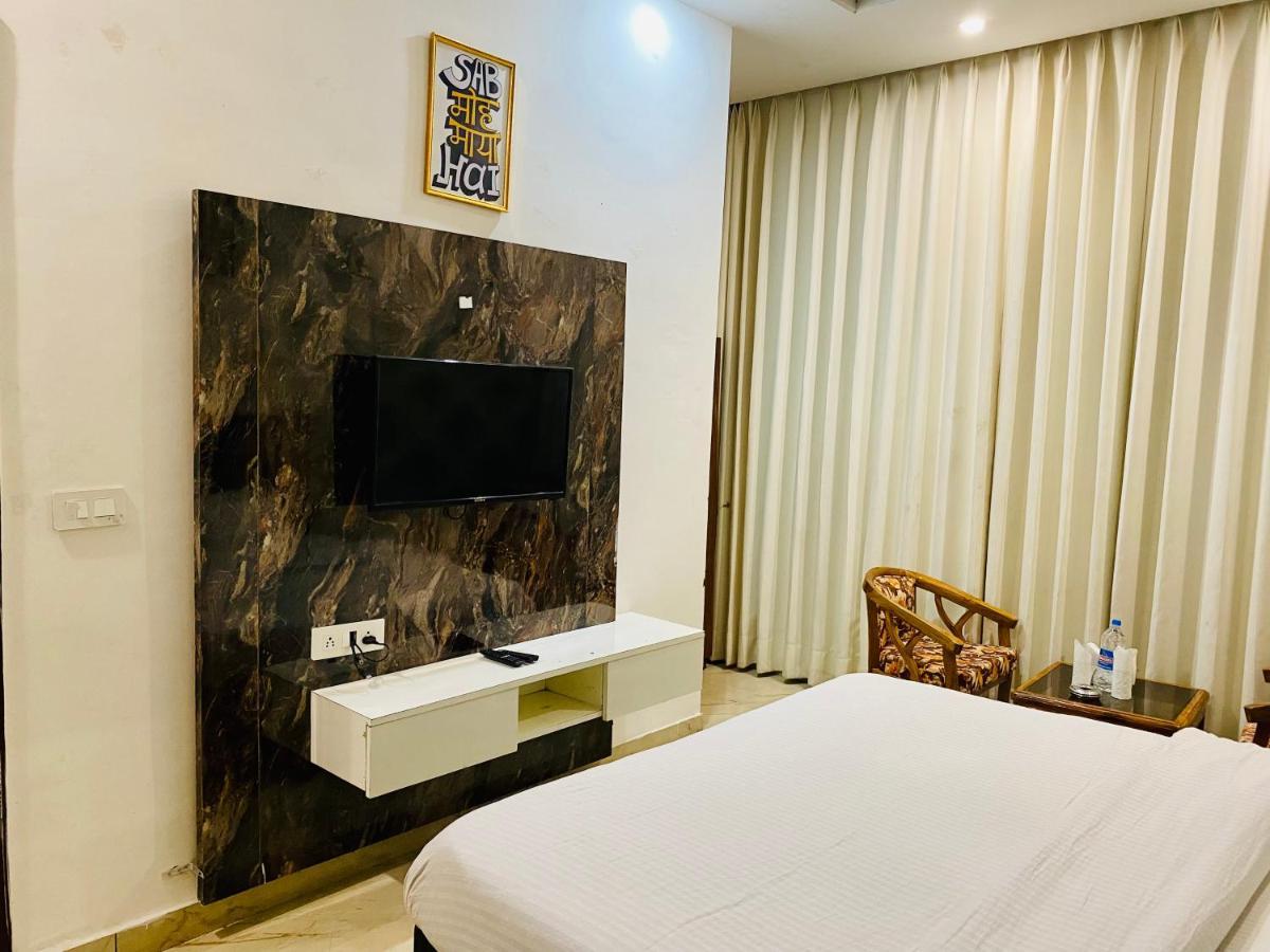 Hotel Hollywood - Family Hotel Zirakpur Kültér fotó