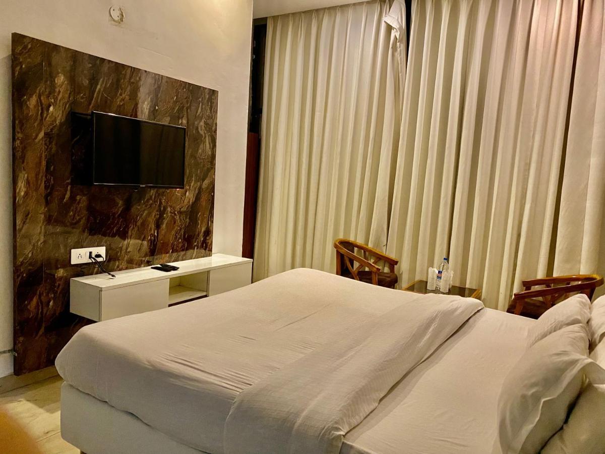 Hotel Hollywood - Family Hotel Zirakpur Kültér fotó